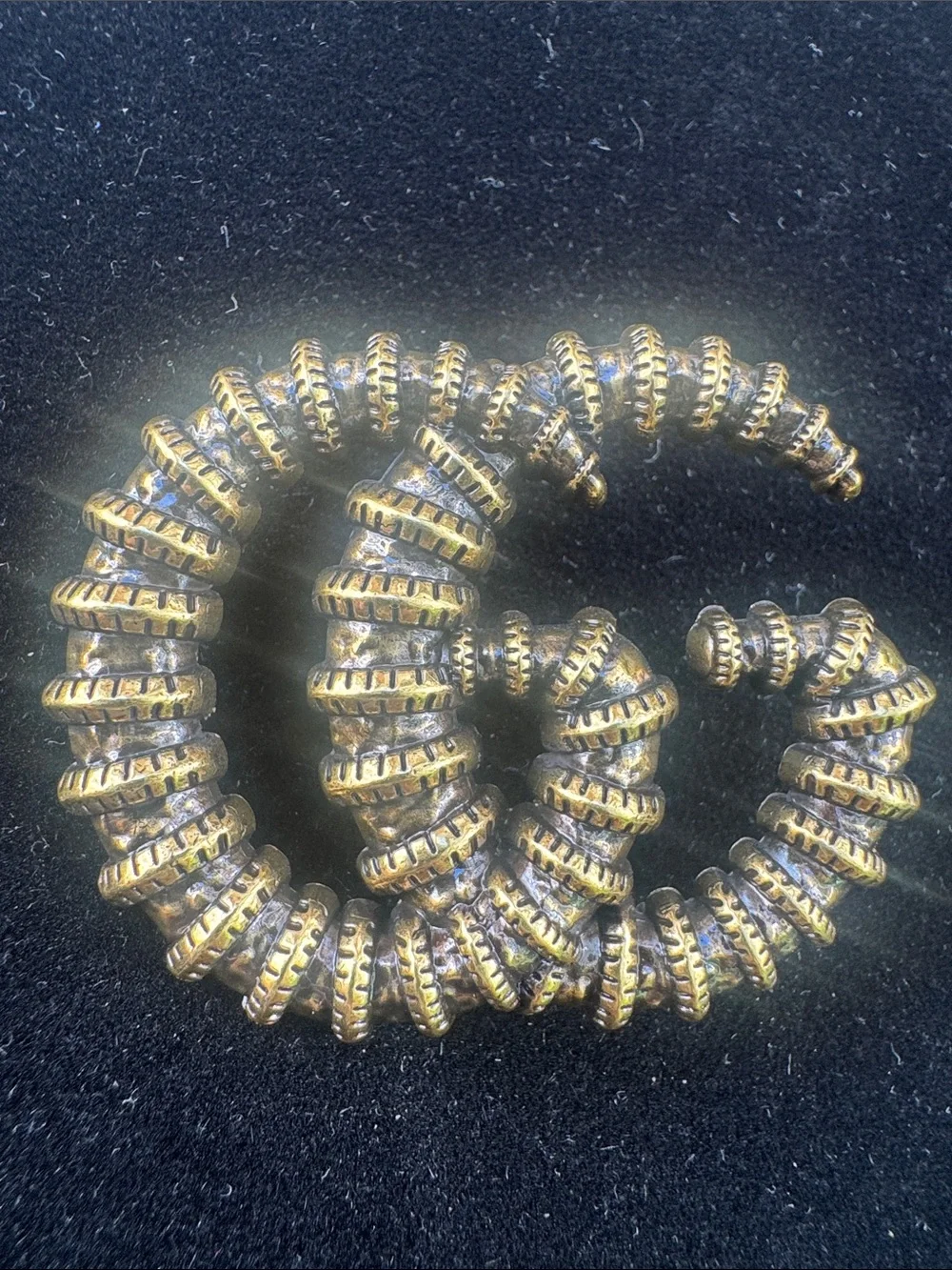 Brooch elegant gold